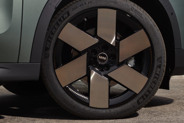 MINI all-electric Countryman  sustainability - secondary aluminum